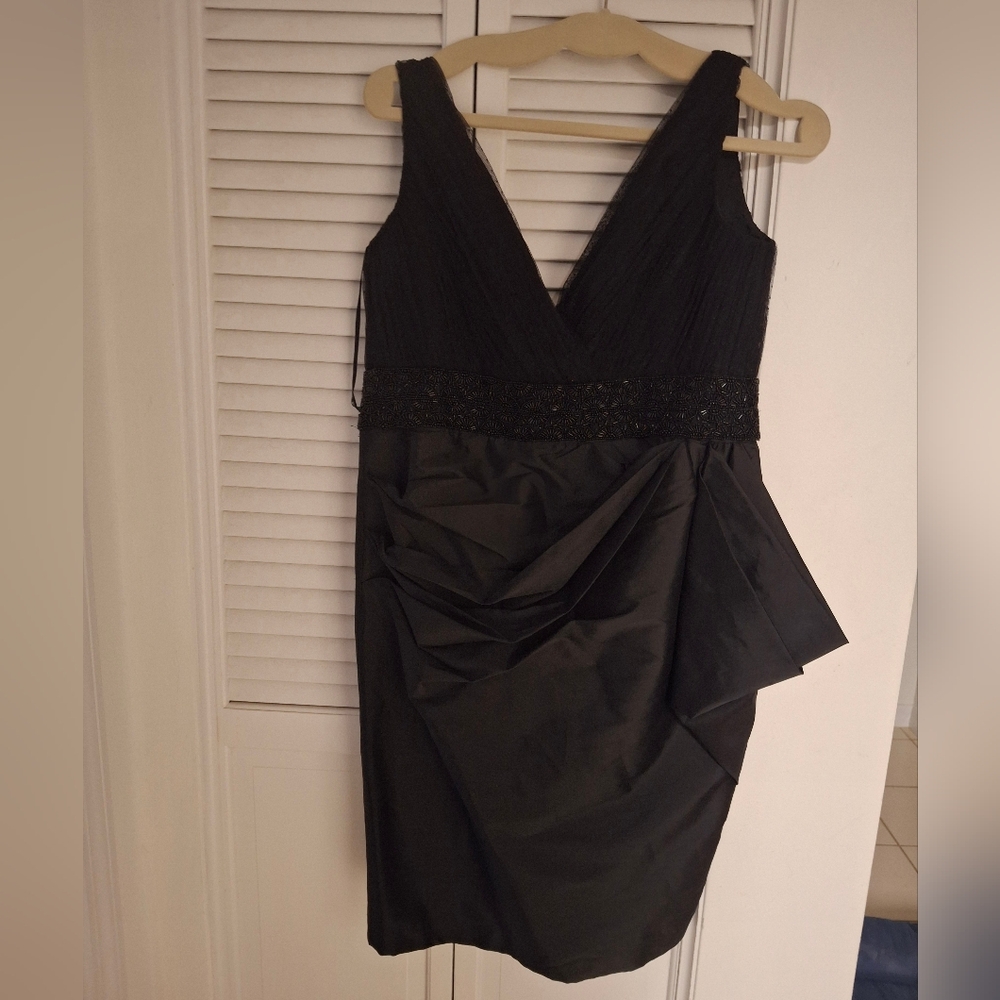 Monique Lhuillier Elegant Black Backless Dress